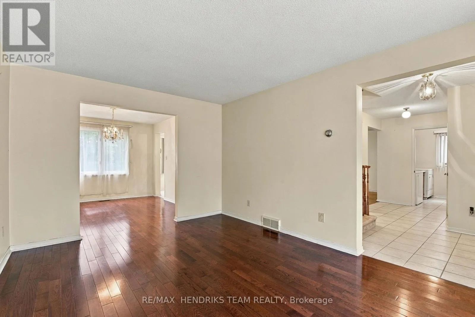 17 FARMINGTON DRIVE
