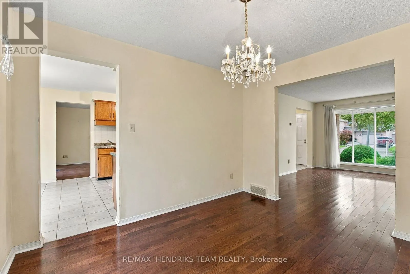 17 FARMINGTON DRIVE