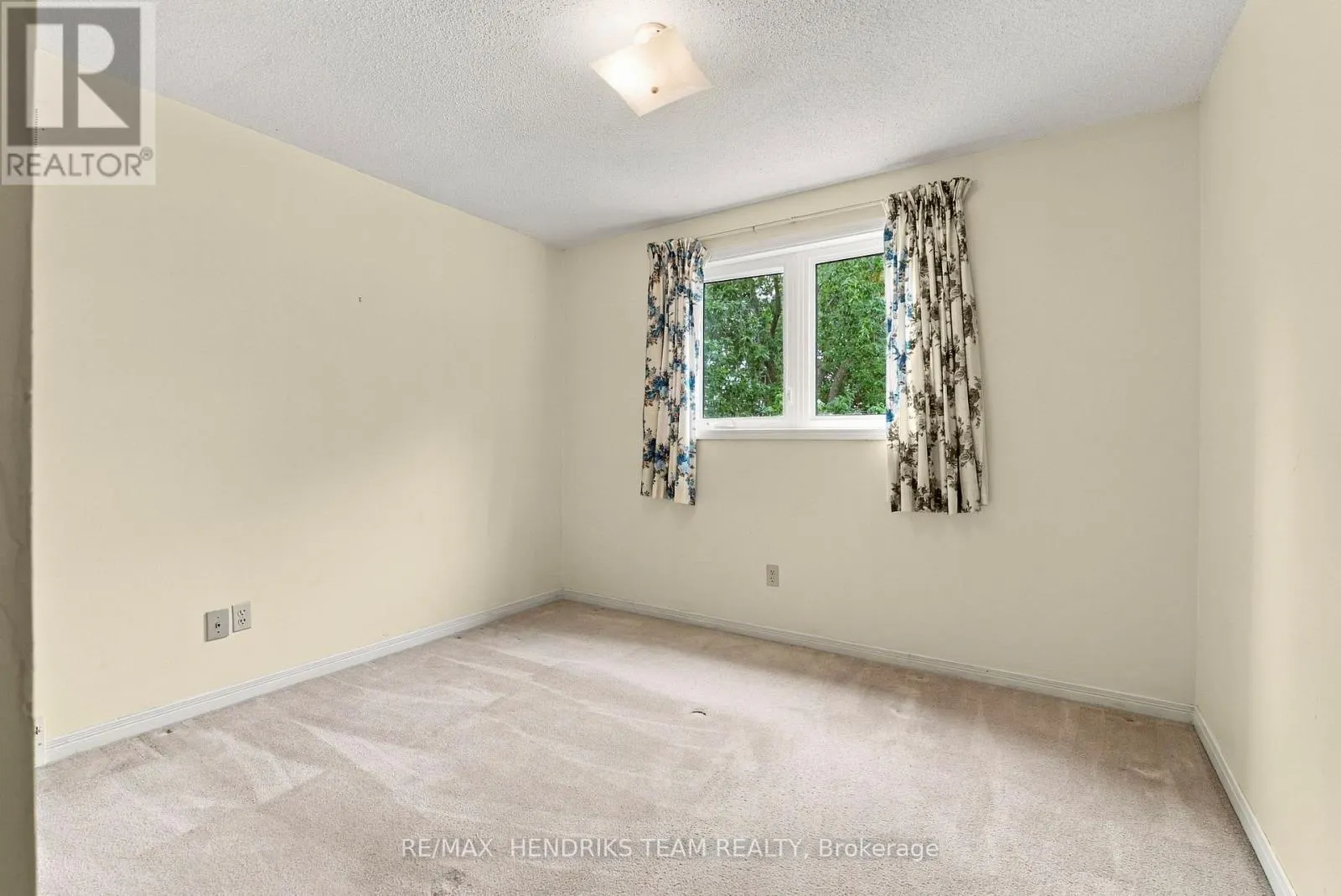 17 FARMINGTON DRIVE