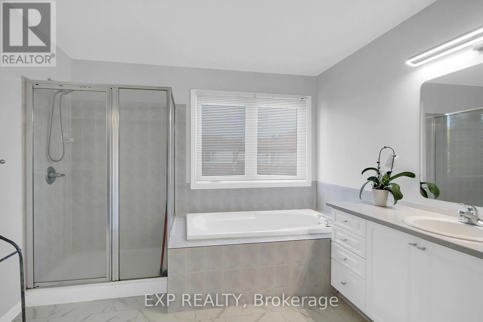 39 GREATWOOD CRESCENT
