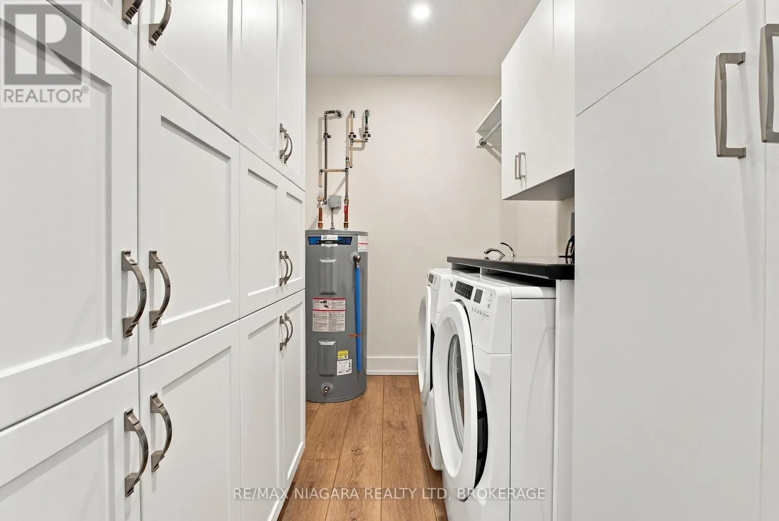 201 - 77 YATES STREET #201