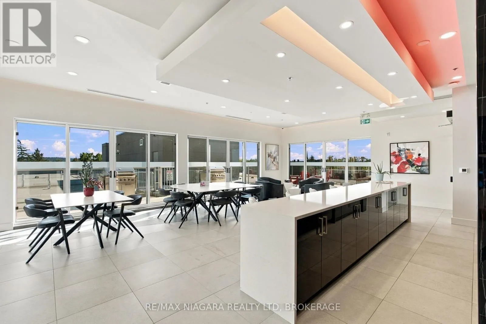 201 - 77 YATES STREET #201