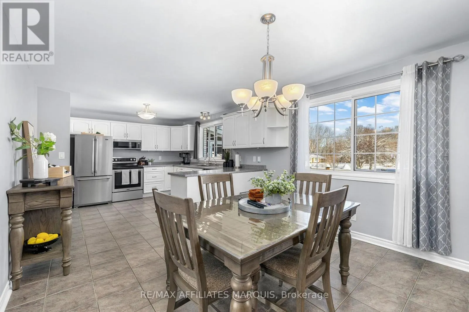 3 FOREST DRIVE
