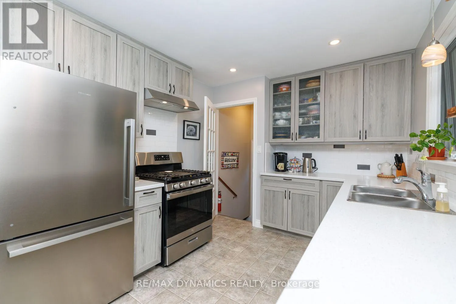 2728 RED MAPLE AVENUE