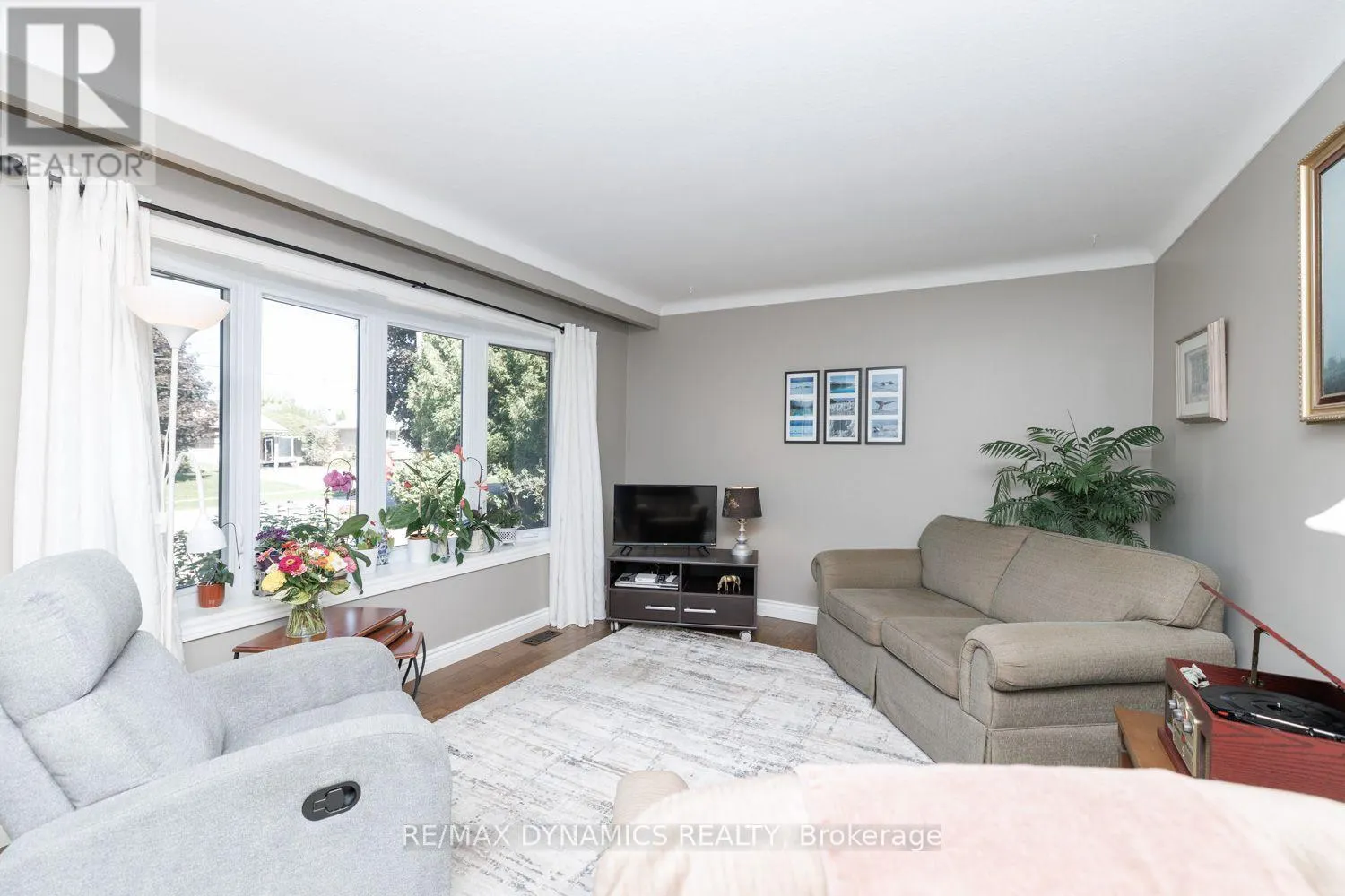 2728 RED MAPLE AVENUE