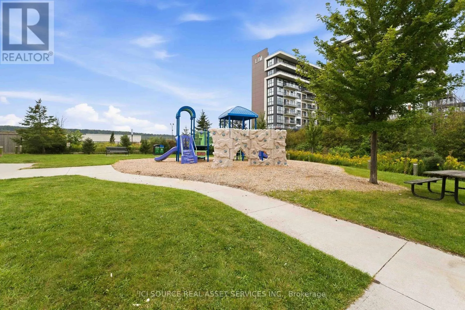 65 - 541 WINSTON ROAD