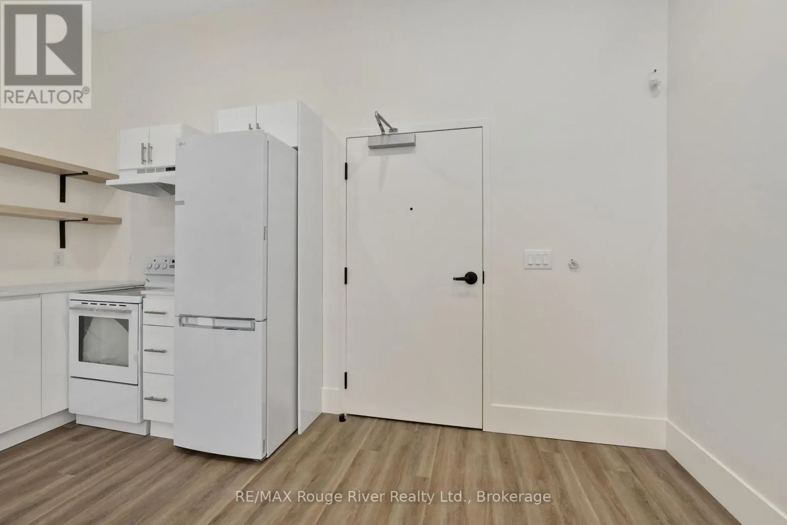 203 - 29A KING STREET W #203