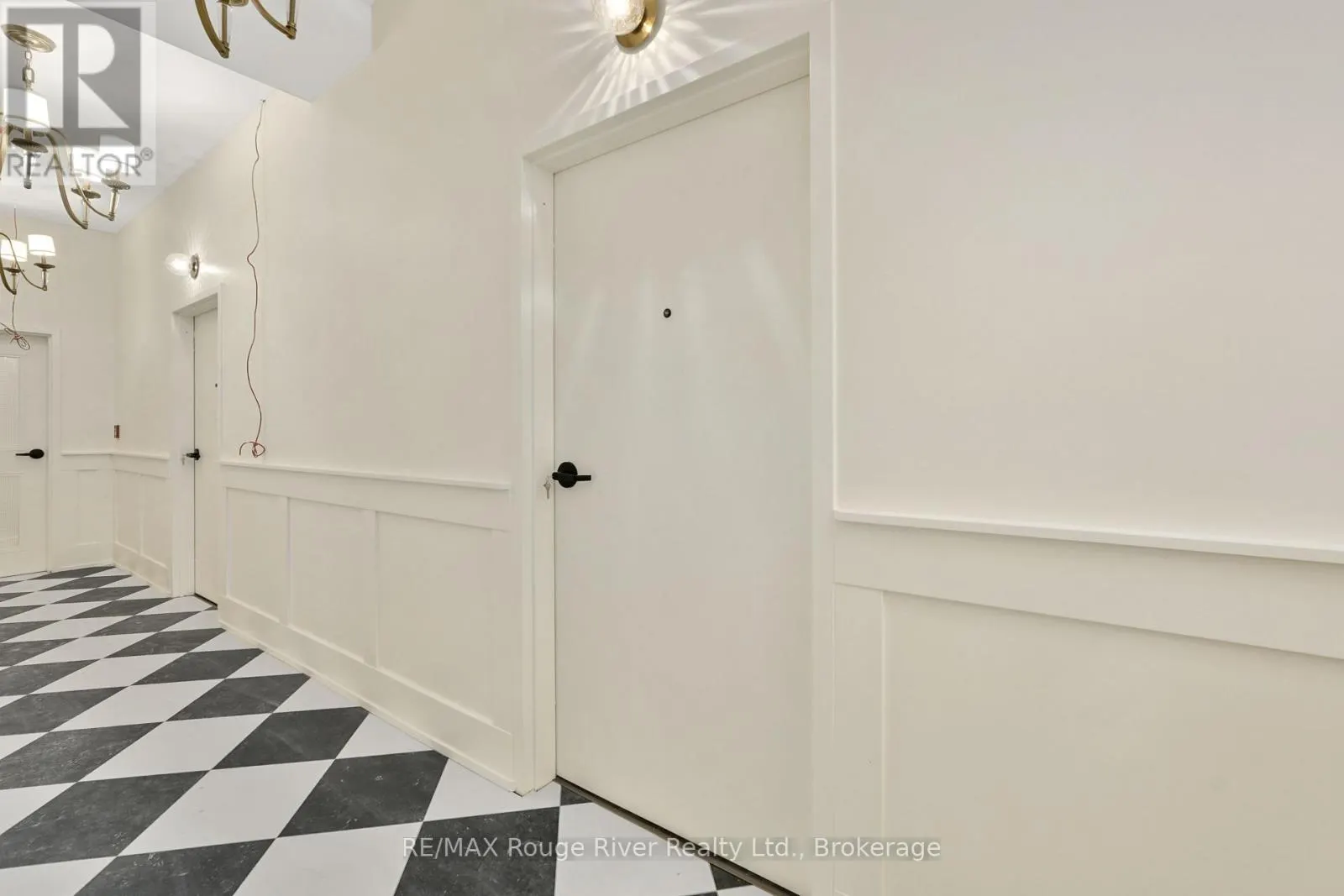 203 - 29A KING STREET W #203
