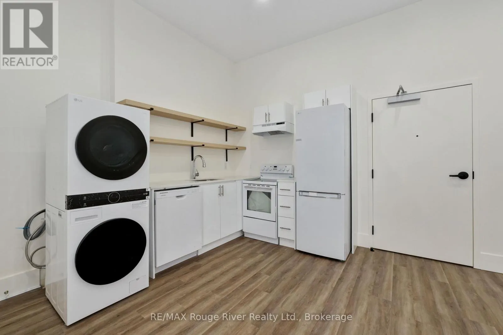 203 - 29A KING STREET W #203