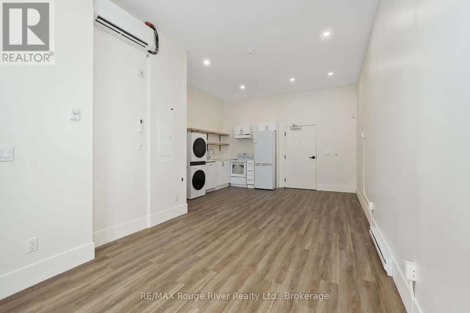 203 - 29A KING STREET W #203