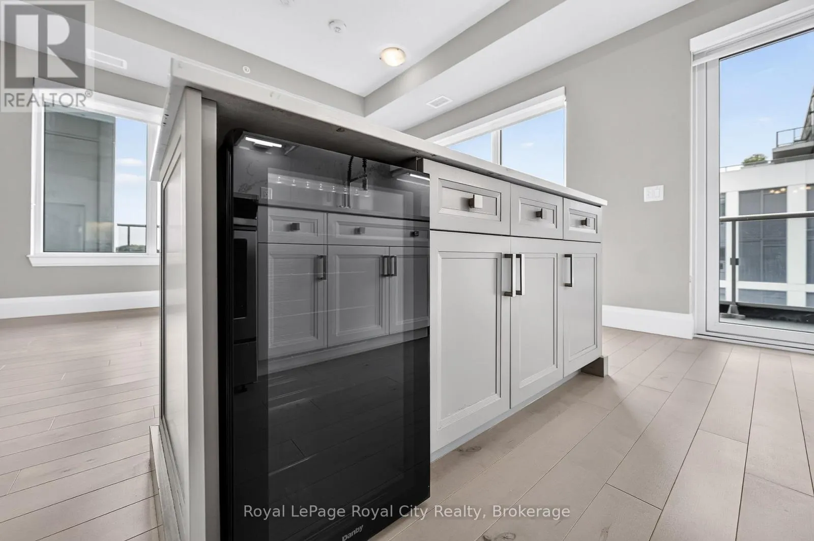 504 - 73 ARTHUR STREET S #504