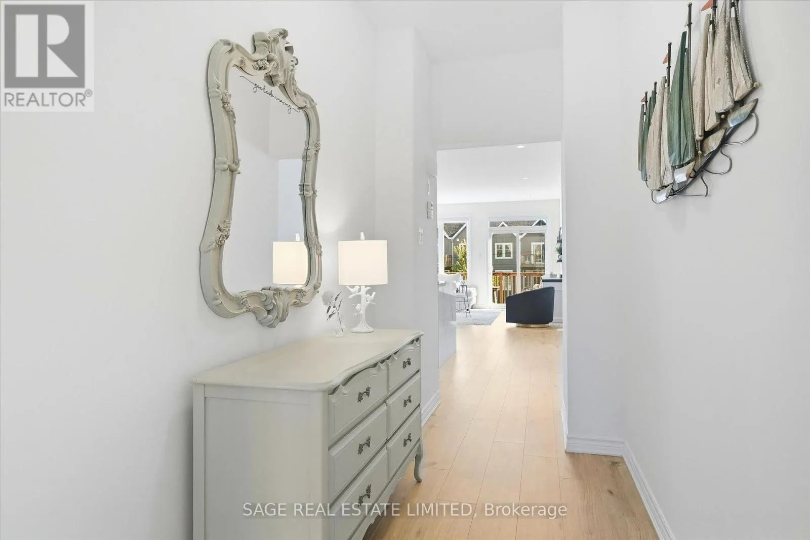 32 - 17 LAKEWOOD CRESCENT
