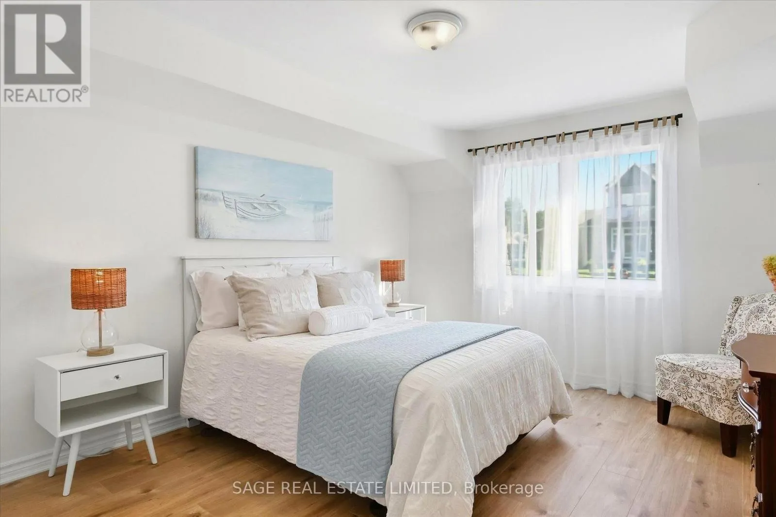 32 - 17 LAKEWOOD CRESCENT