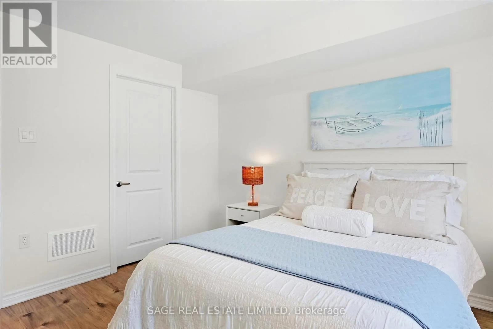 32 - 17 LAKEWOOD CRESCENT