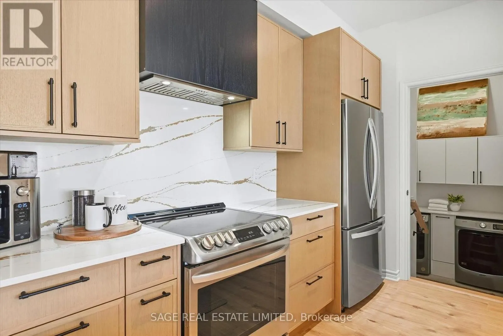 32 - 17 LAKEWOOD CRESCENT