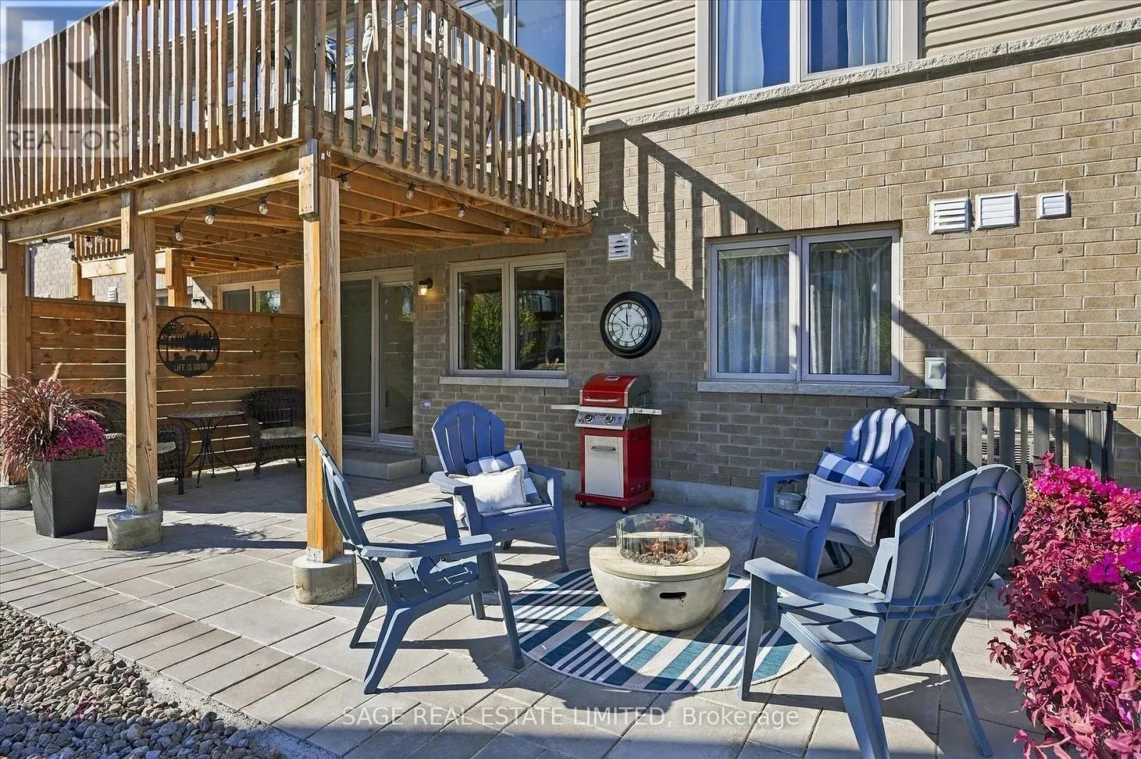 32 - 17 LAKEWOOD CRESCENT