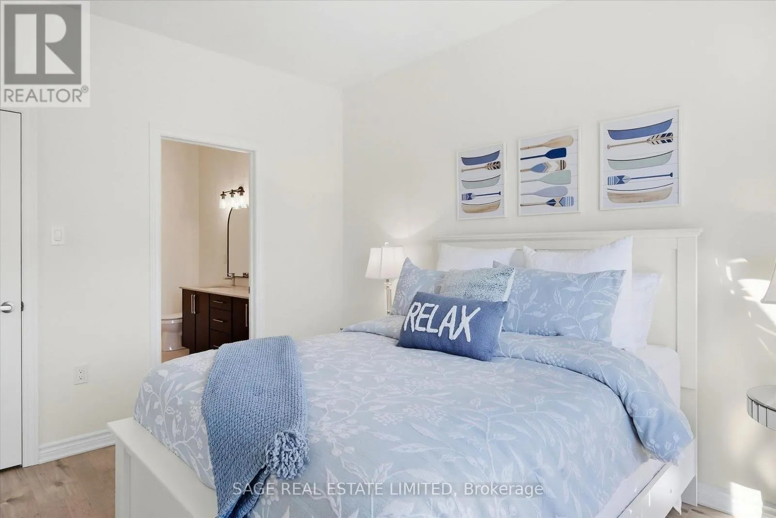 32 - 17 LAKEWOOD CRESCENT