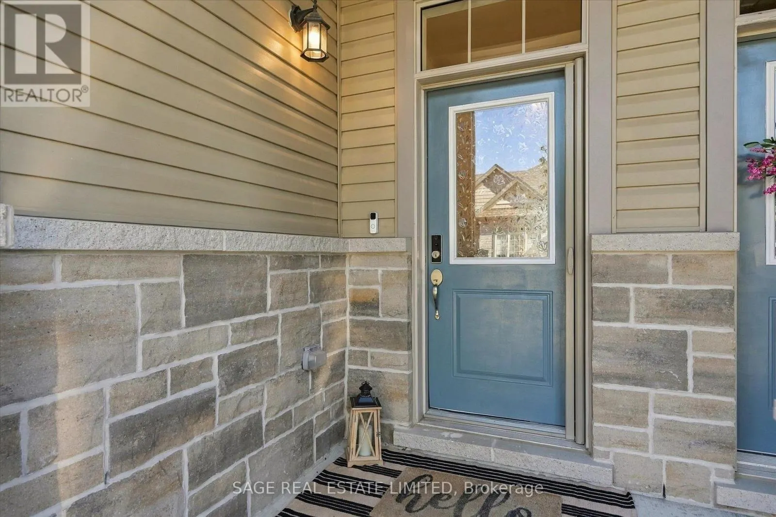 32 - 17 LAKEWOOD CRESCENT