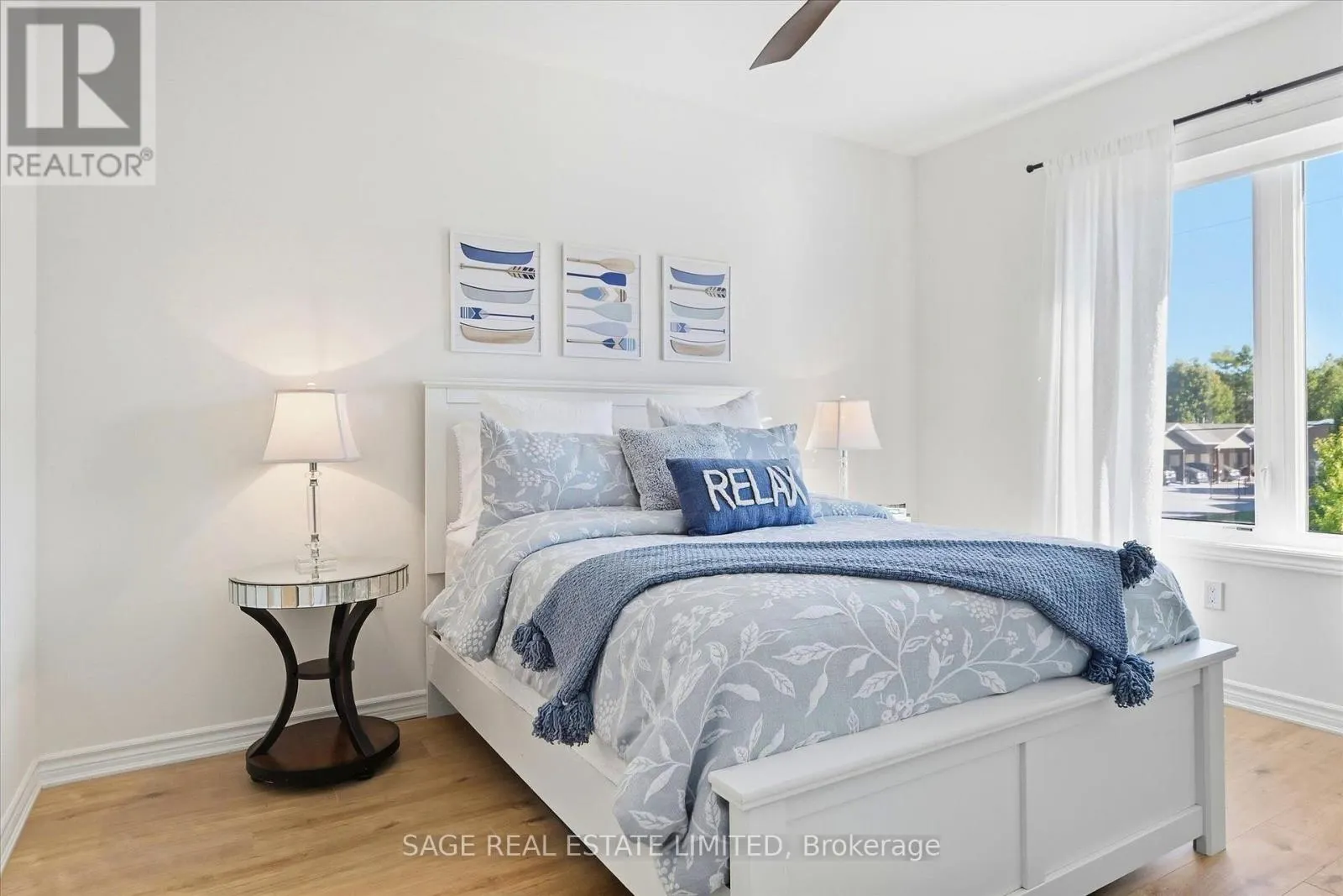 32 - 17 LAKEWOOD CRESCENT