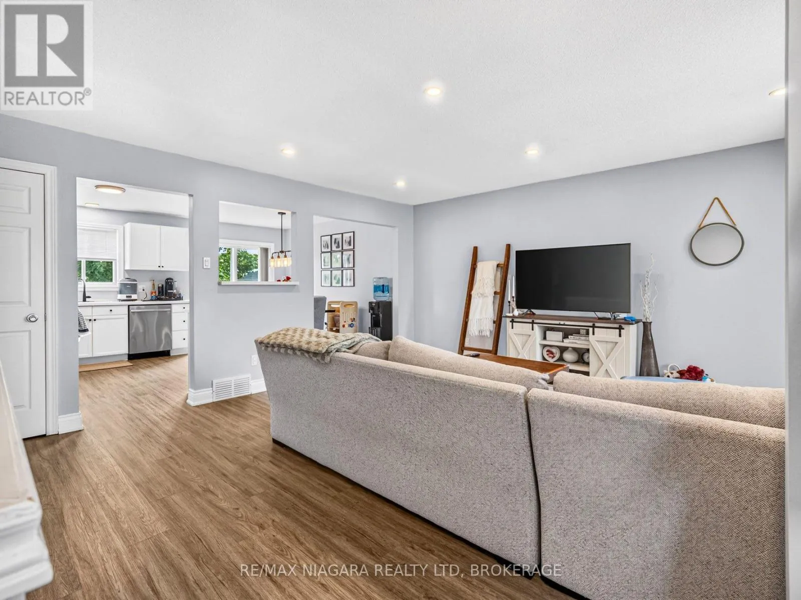 936 COLETTE ROAD