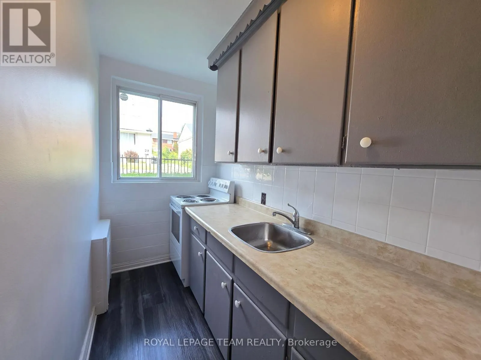 187 UNIT 2 BRADLEY AVENUE