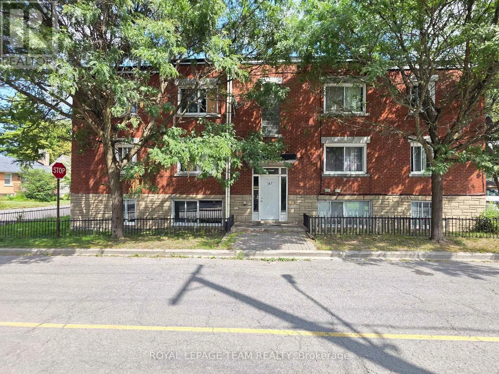 187 UNIT 2 BRADLEY AVENUE