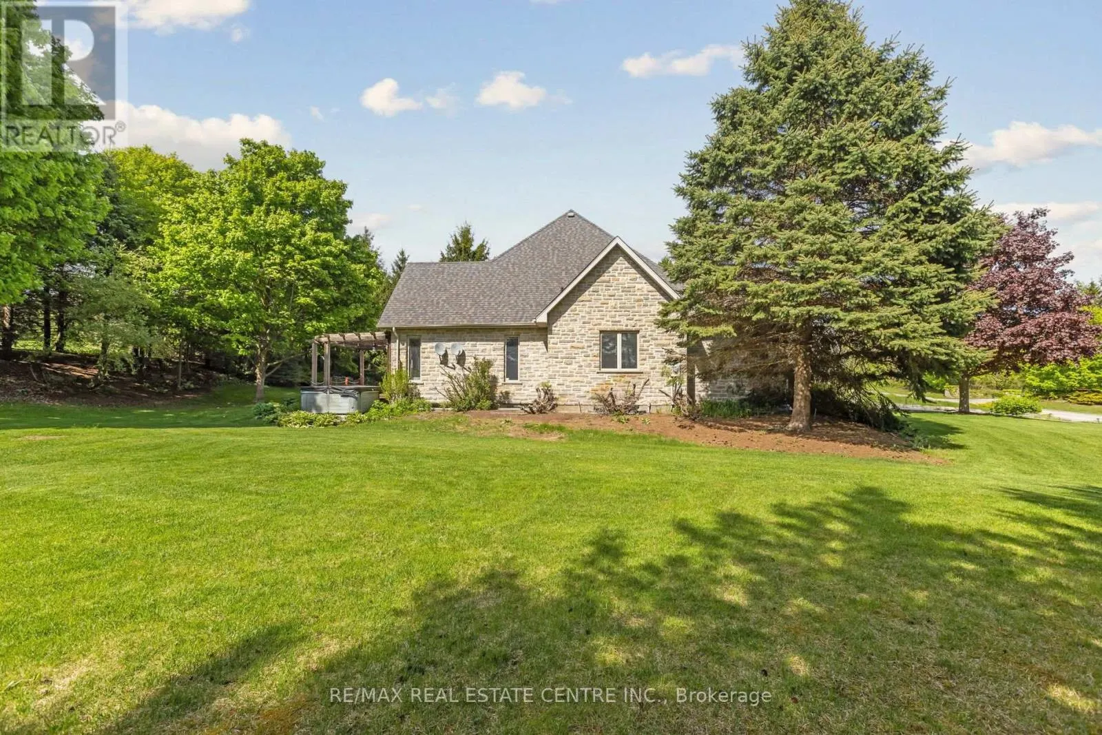 6 FOX RUN ROAD