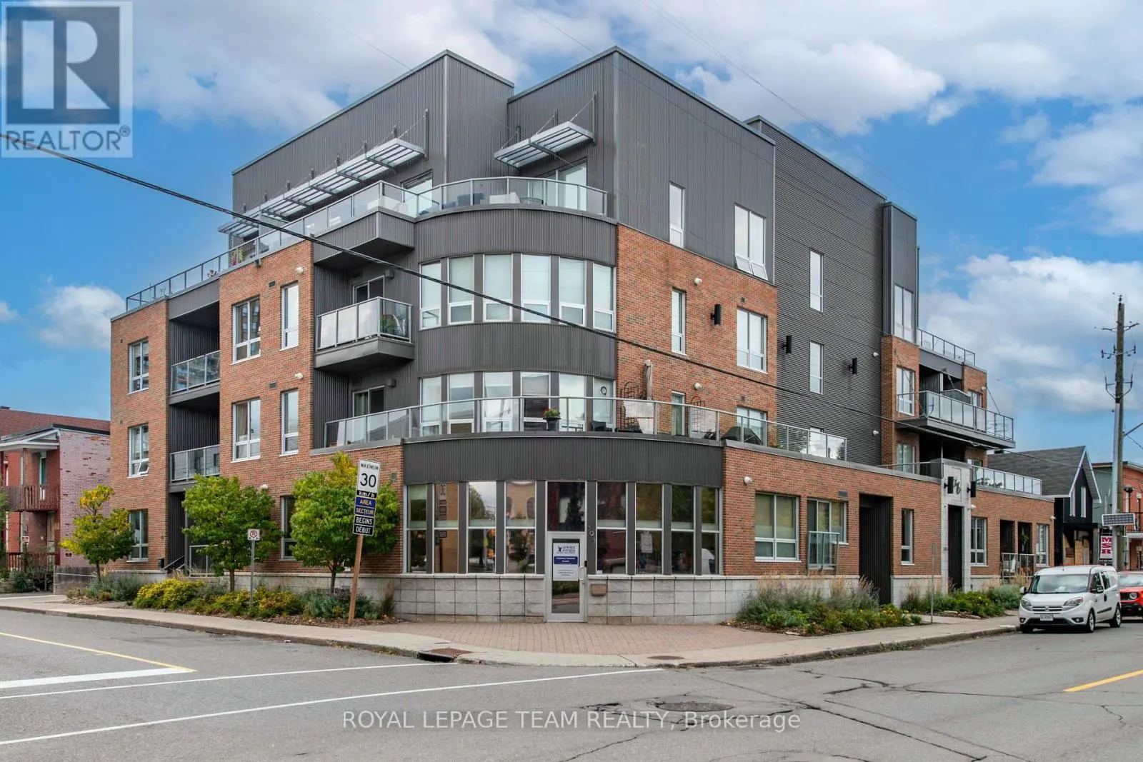 102 - 390 BOOTH STREET