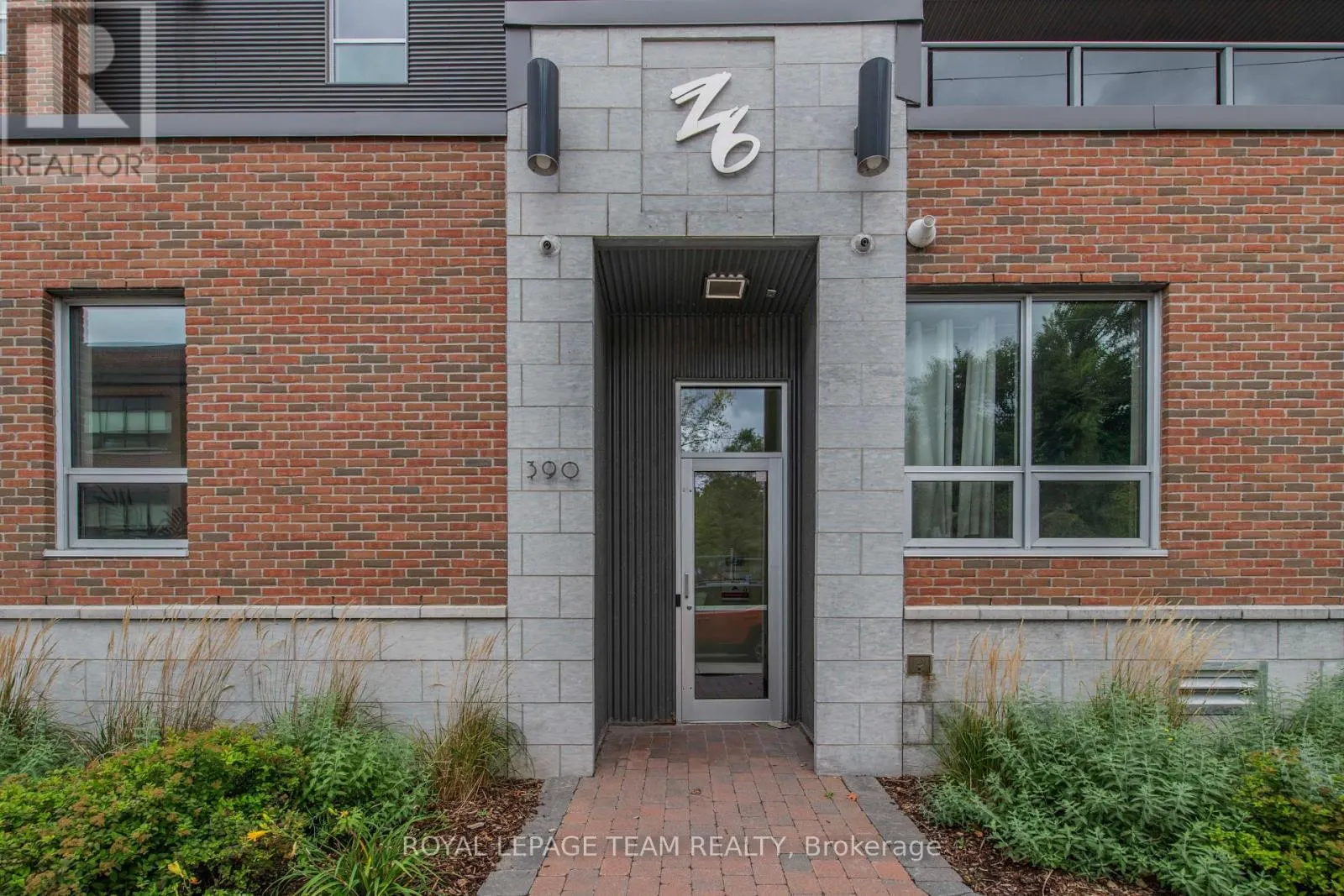 102 - 390 BOOTH STREET