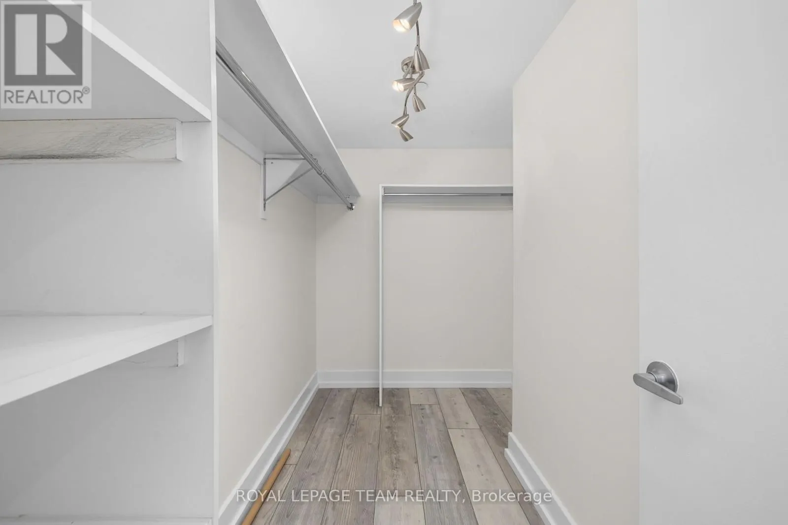 102 - 390 BOOTH STREET