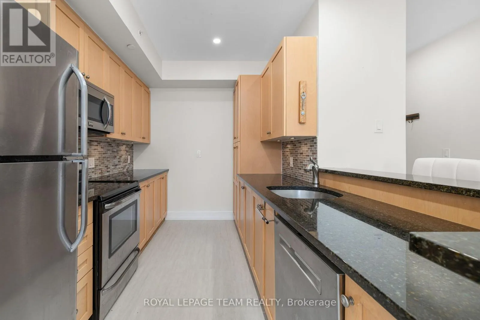 102 - 390 BOOTH STREET