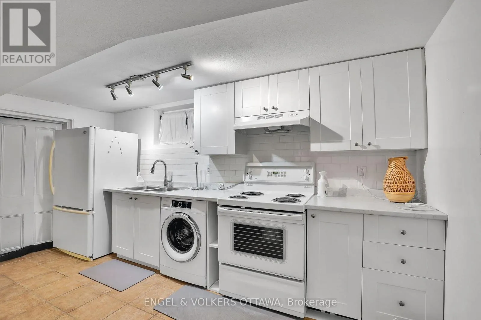 5 WOODLAWN AVENUE