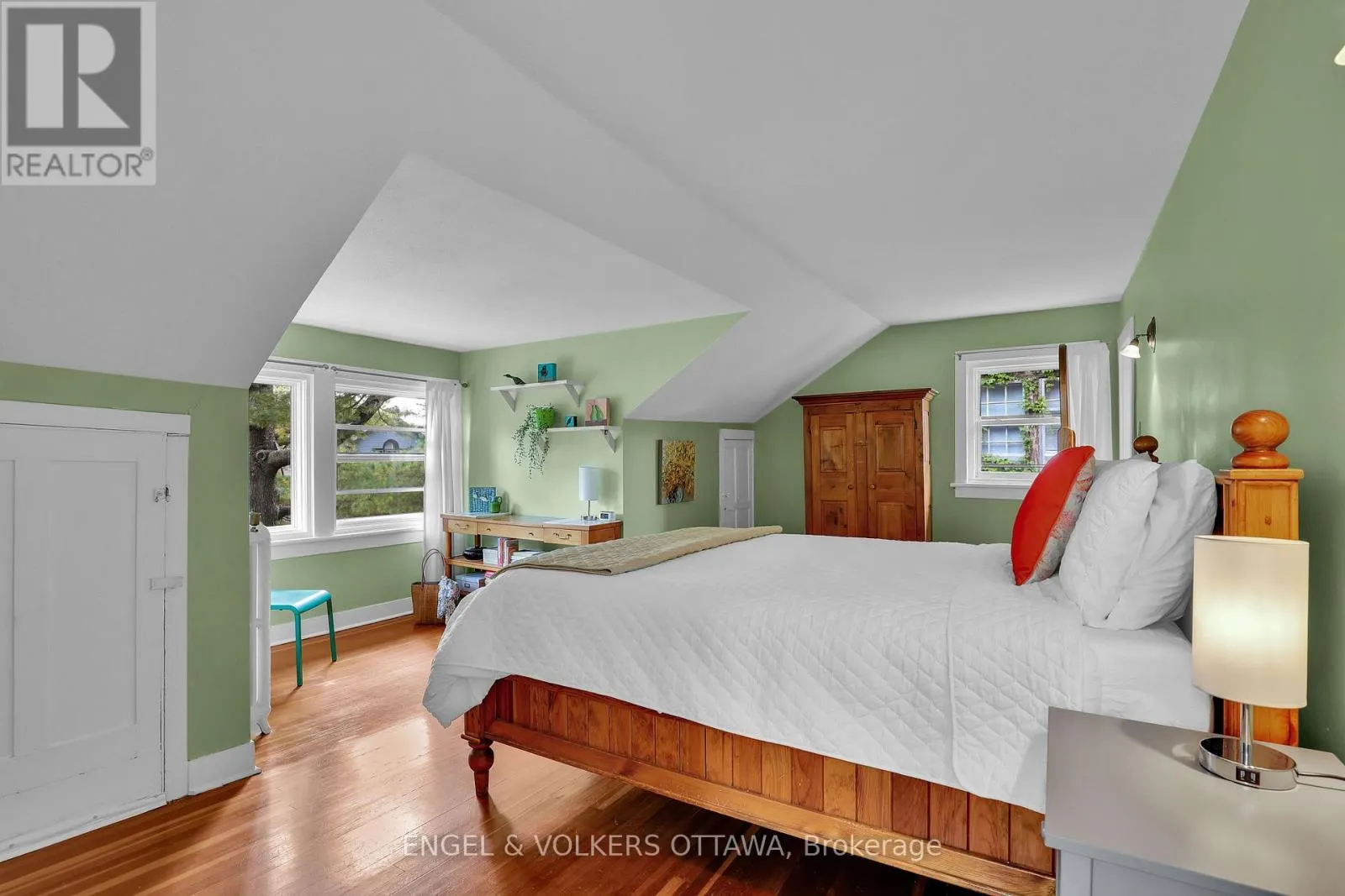 5 WOODLAWN AVENUE