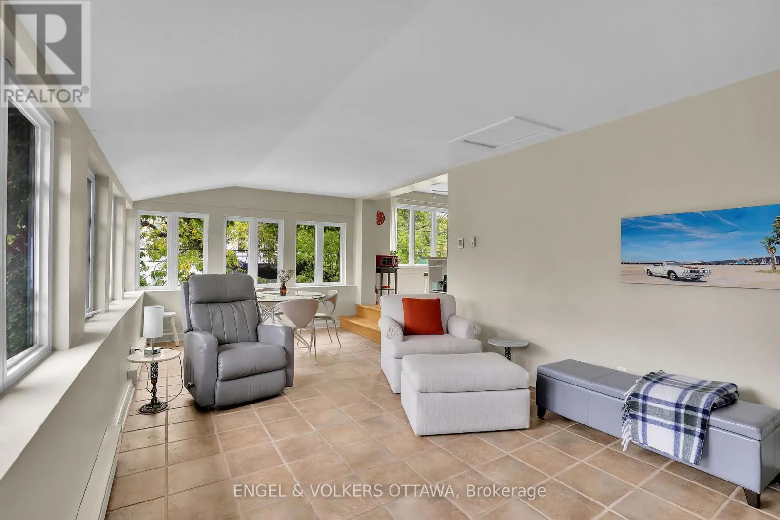5 WOODLAWN AVENUE
