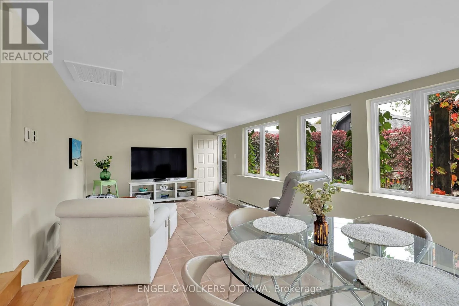 5 WOODLAWN AVENUE