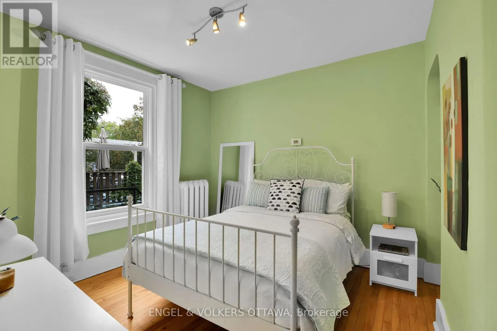 5 WOODLAWN AVENUE