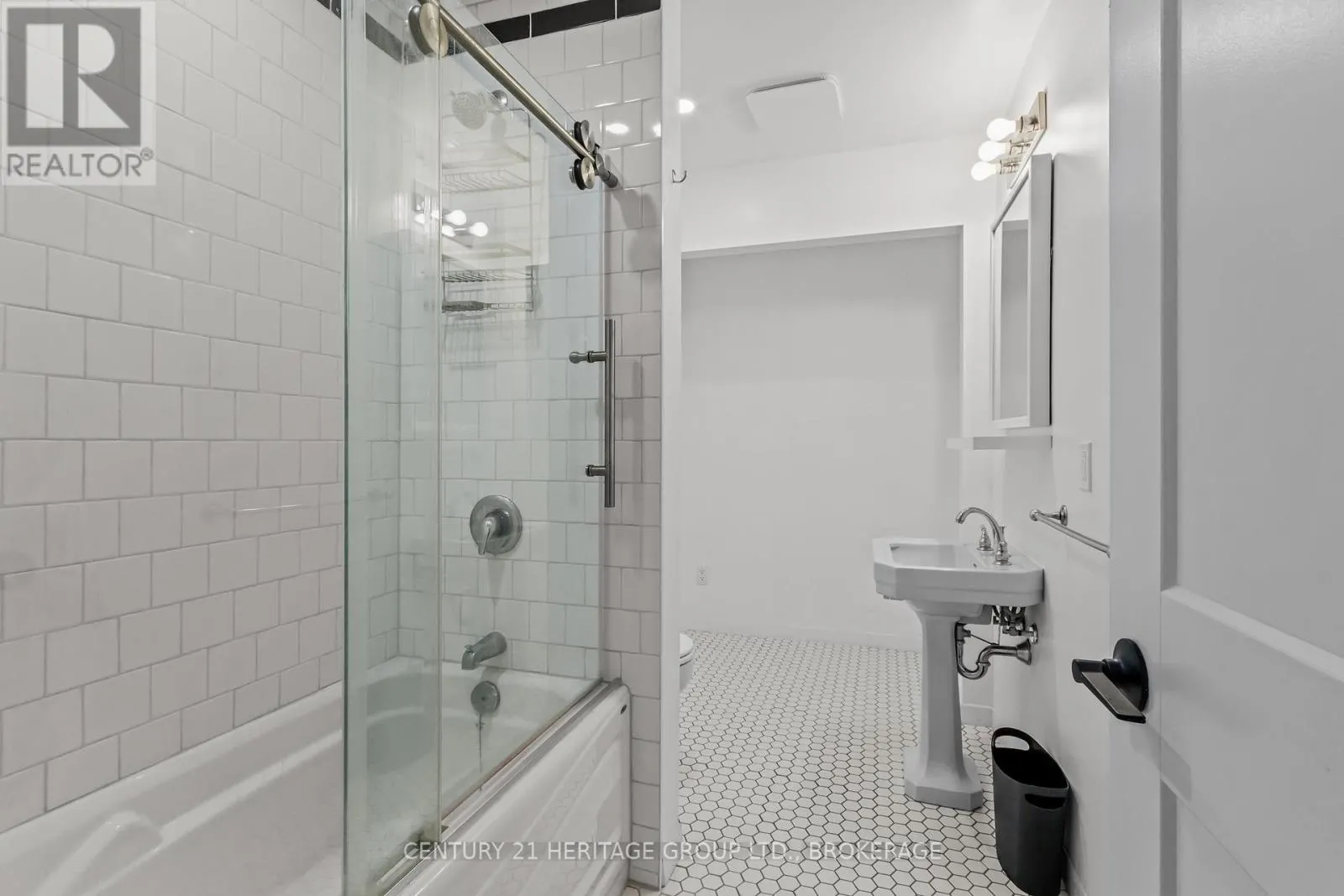 625 KING STREET W