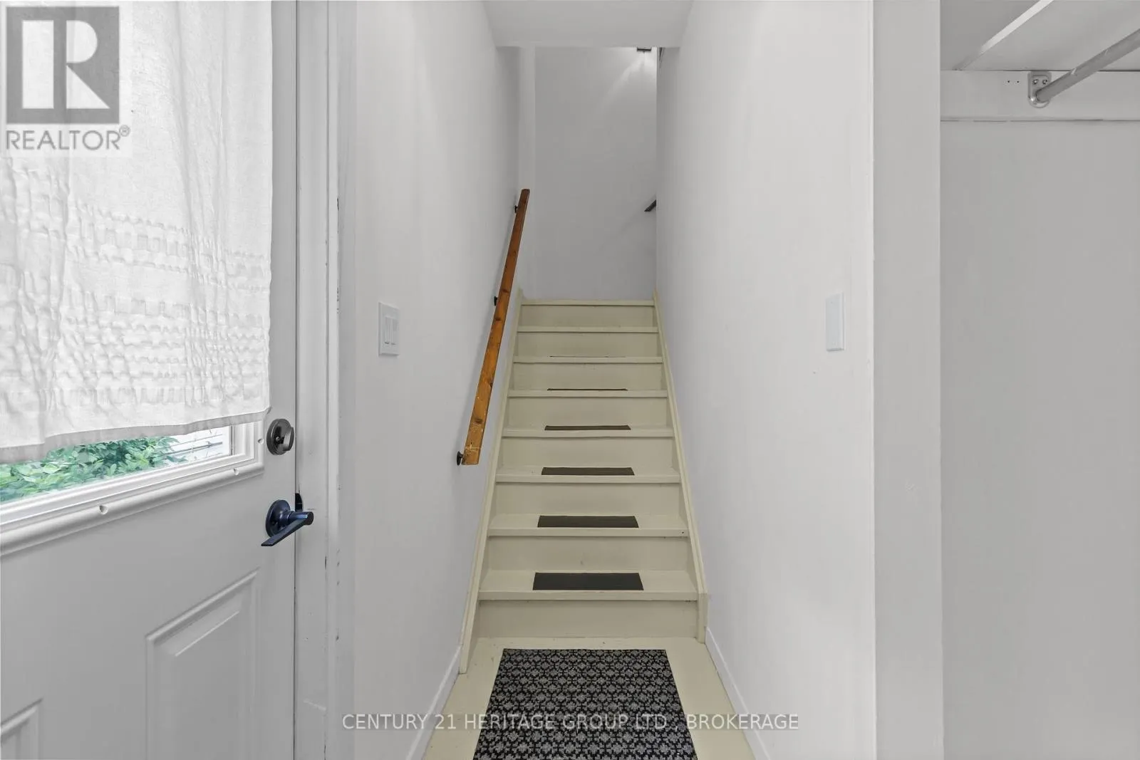 625 KING STREET W