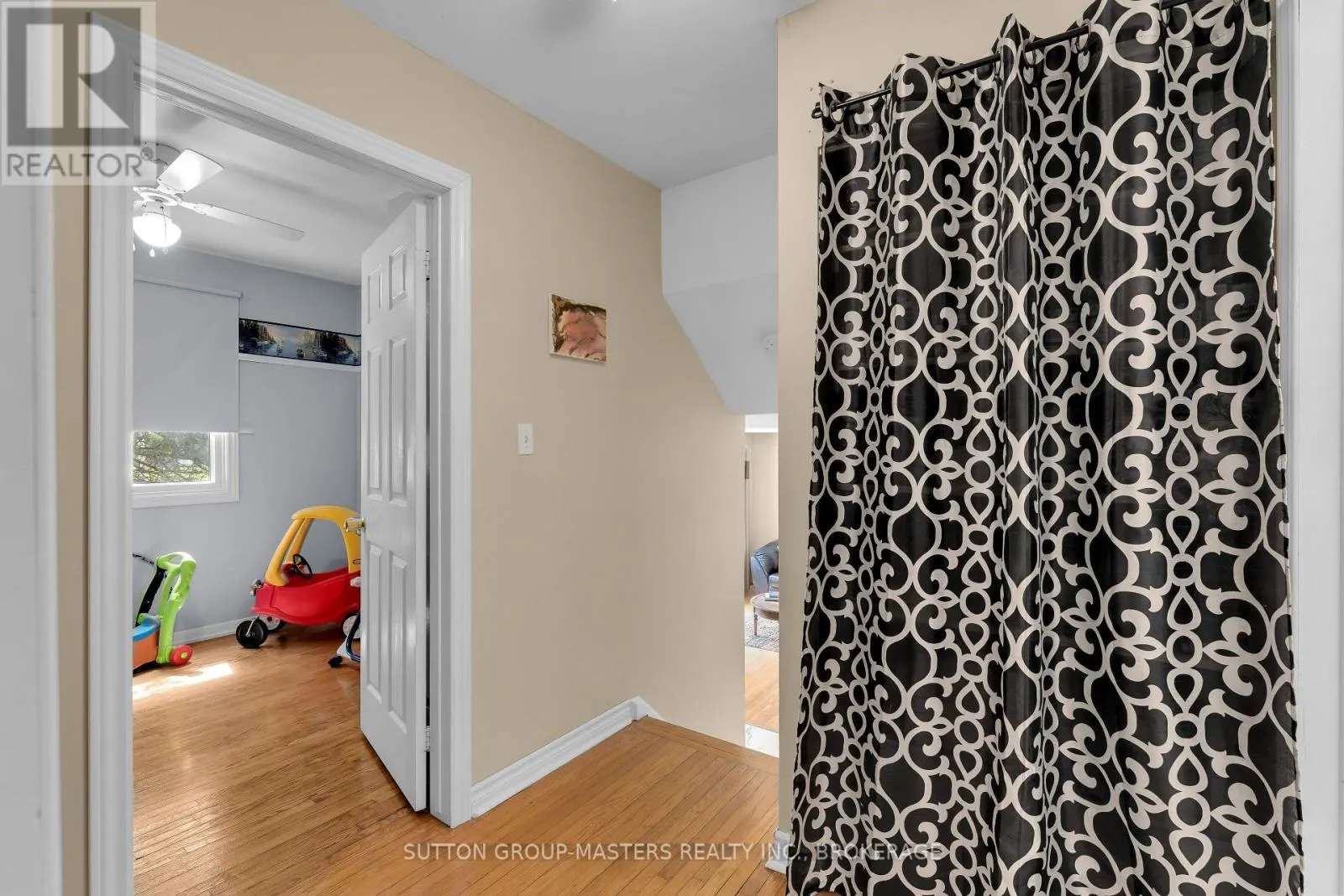 21 MCDONALD CRESCENT