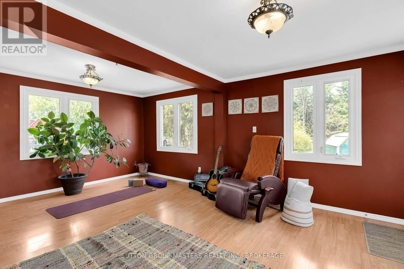 21 MCDONALD CRESCENT