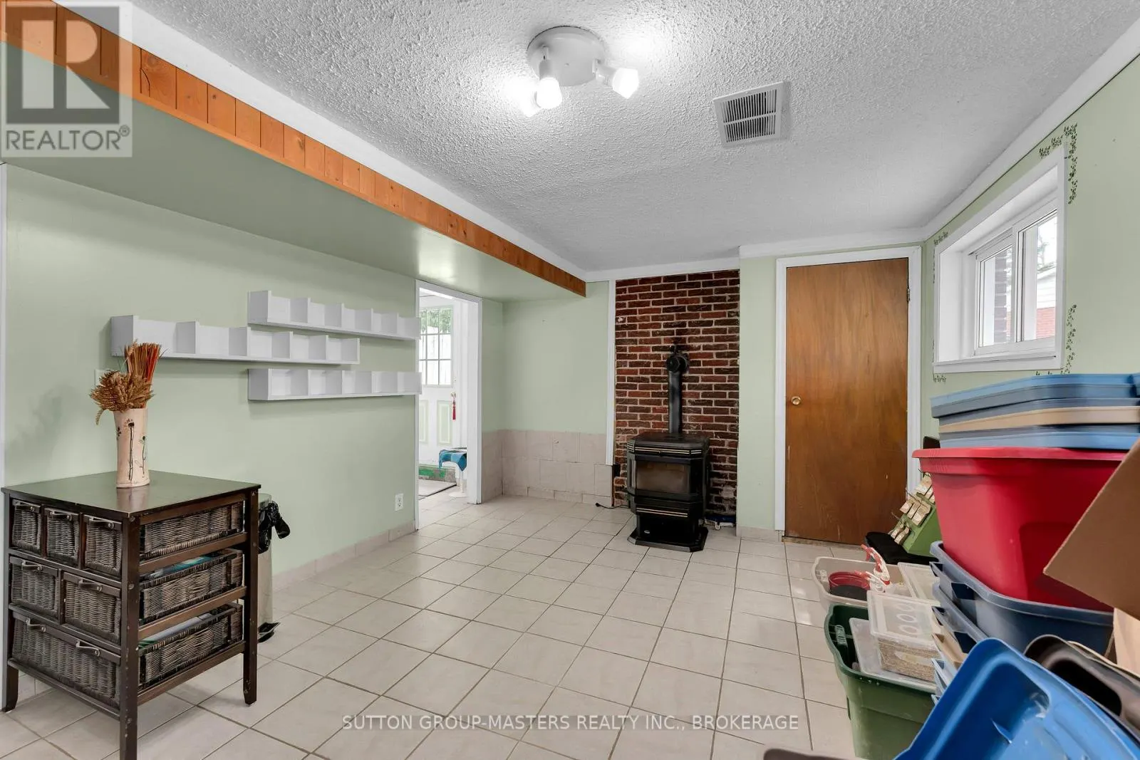 21 MCDONALD CRESCENT