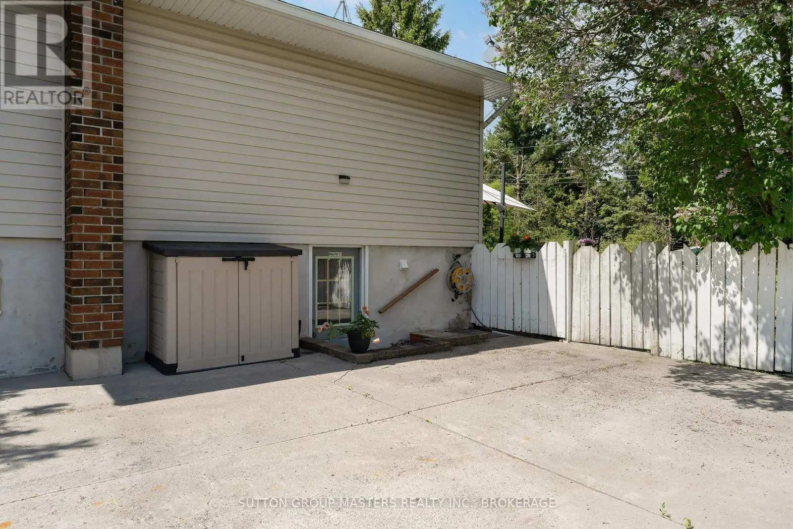 21 MCDONALD CRESCENT