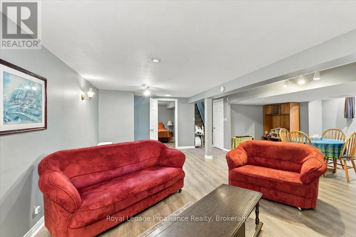 91 CHATTERTON VALLEY CRESCENT