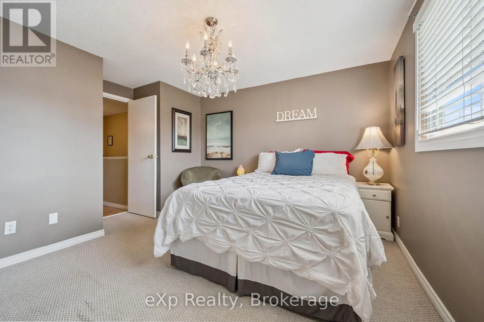 44 - 40 SILVERCREEK PARKWAY N #44