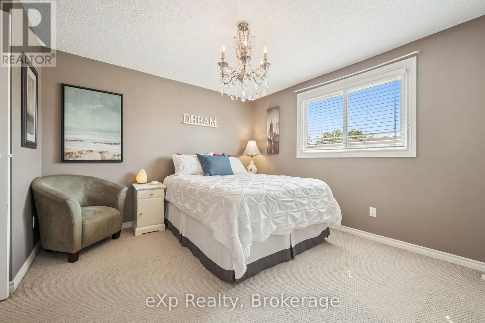 44 - 40 SILVERCREEK PARKWAY N #44