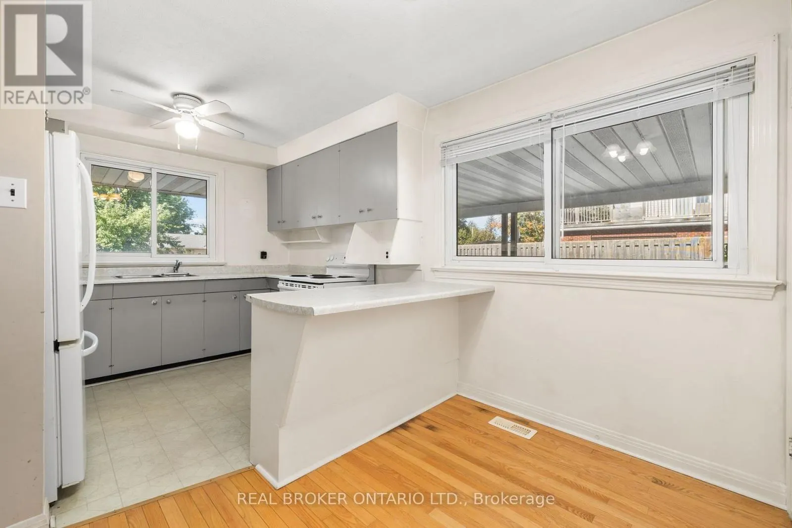5261 MCLEAN CRESCENT