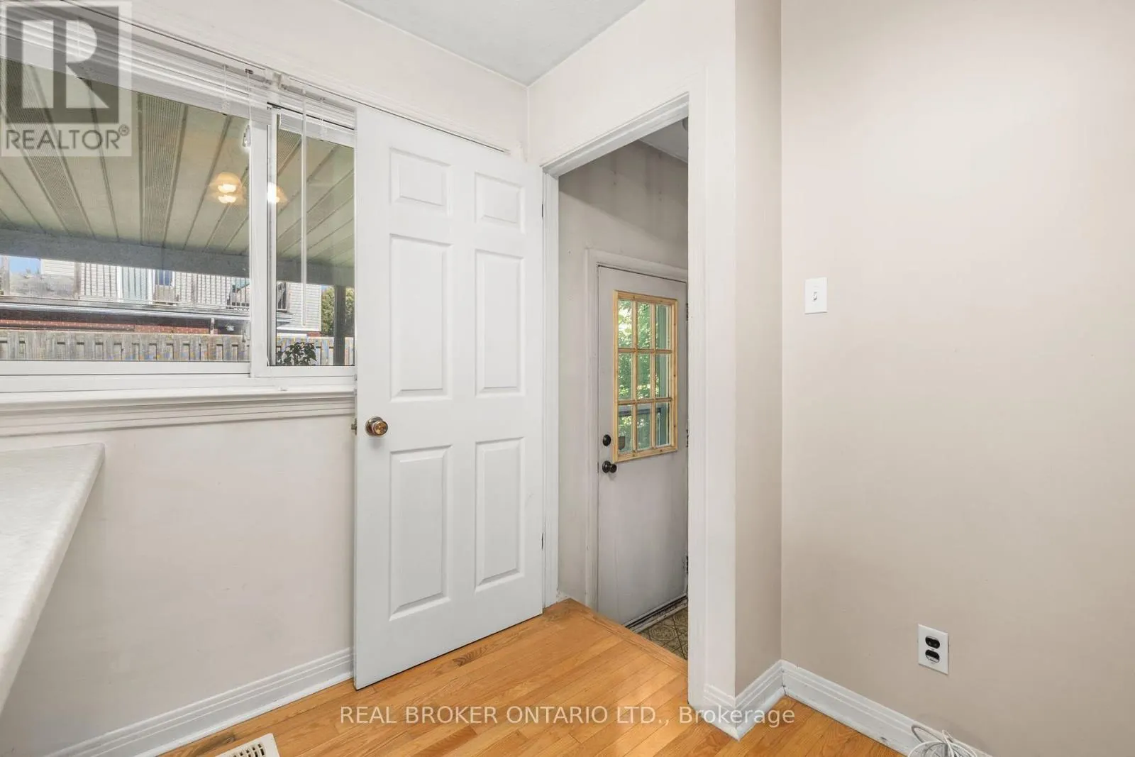 5261 MCLEAN CRESCENT