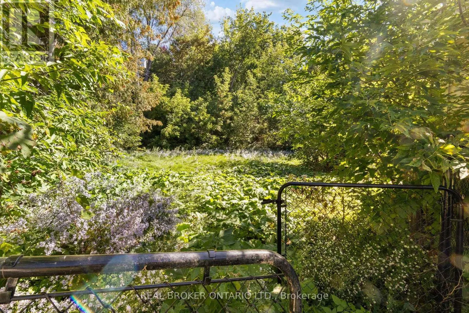 5261 MCLEAN CRESCENT