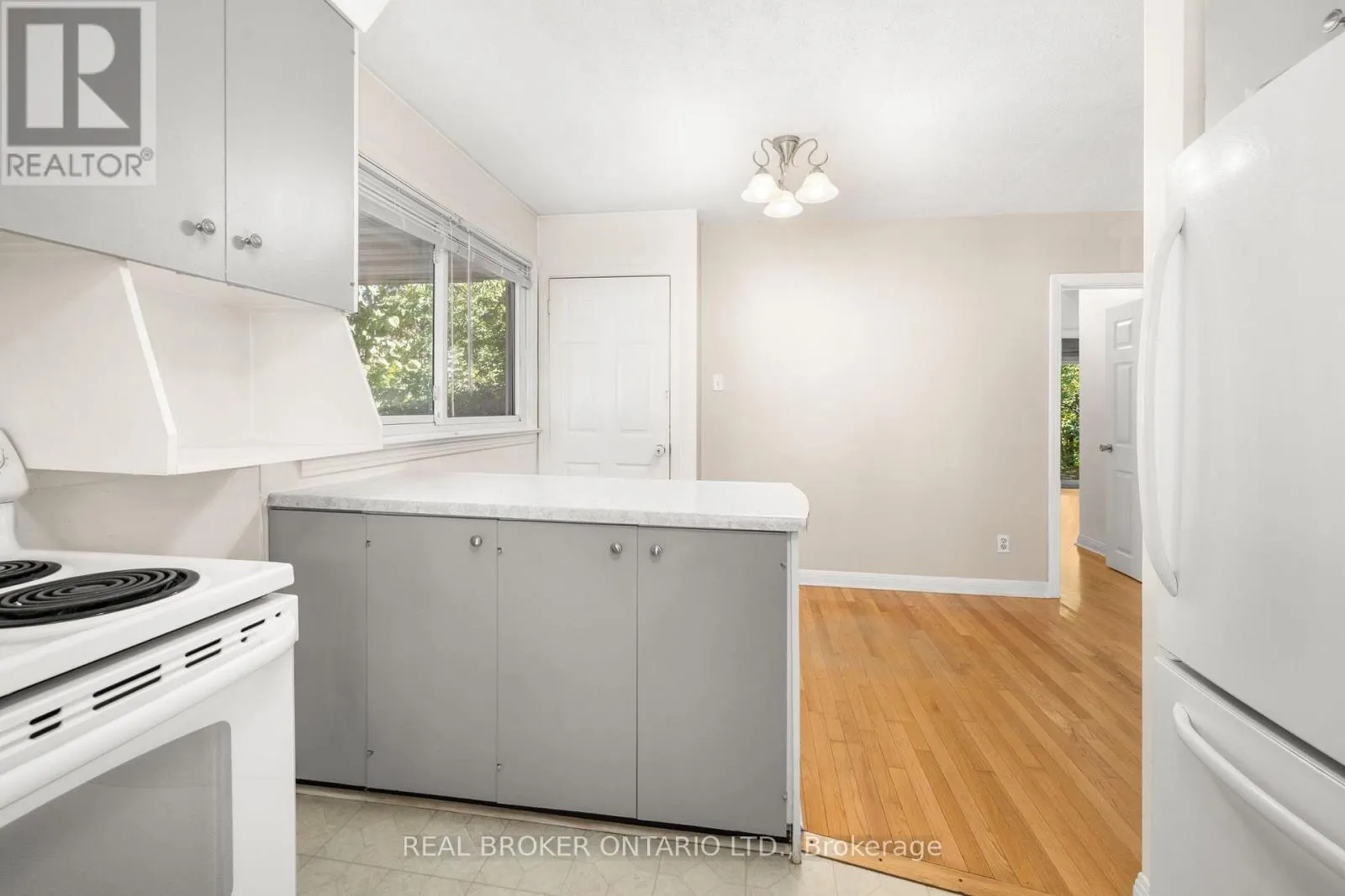 5261 MCLEAN CRESCENT