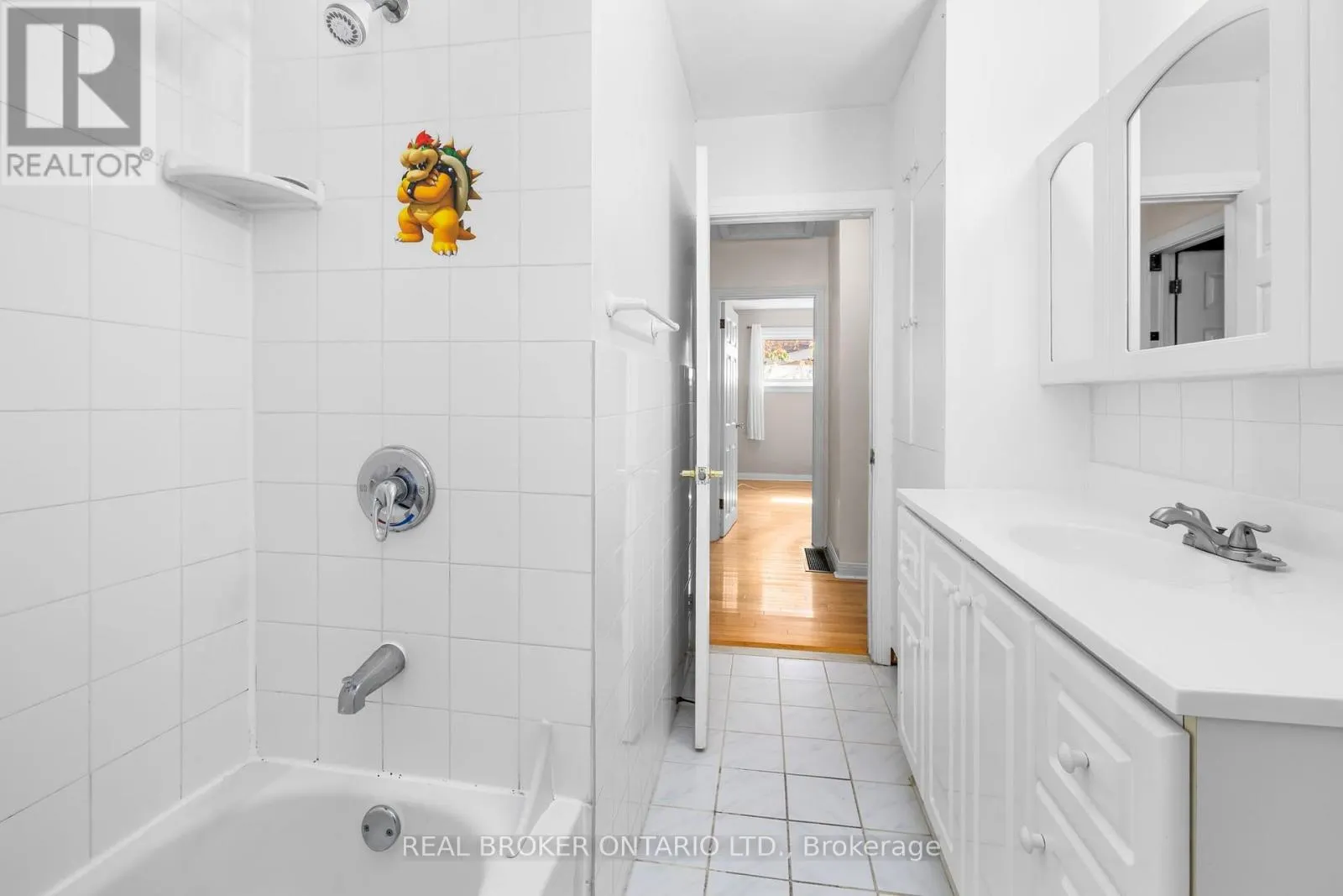 5261 MCLEAN CRESCENT